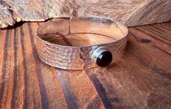Hammered Silver Bracelet with Black Onyx / Adjustable / Bohemian Jewellery / Ethnic Style / Rustic  / Boho / Gift for Her / Artisanal /