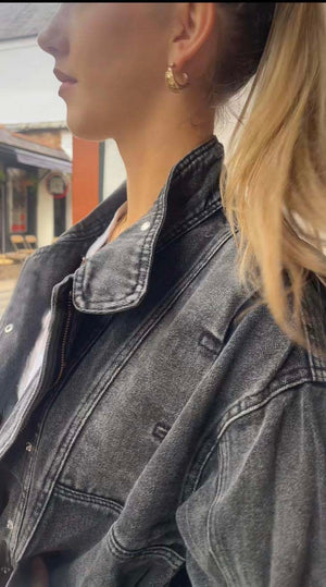 model wears a Faded Black denim jacket with 80s design lapels - close up of collar