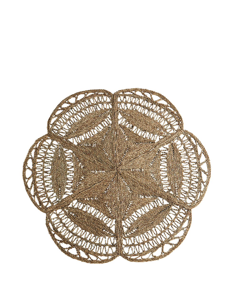 Madam Stoltz Scalloped Flower Natural Jute Rug - The Forest & Co.